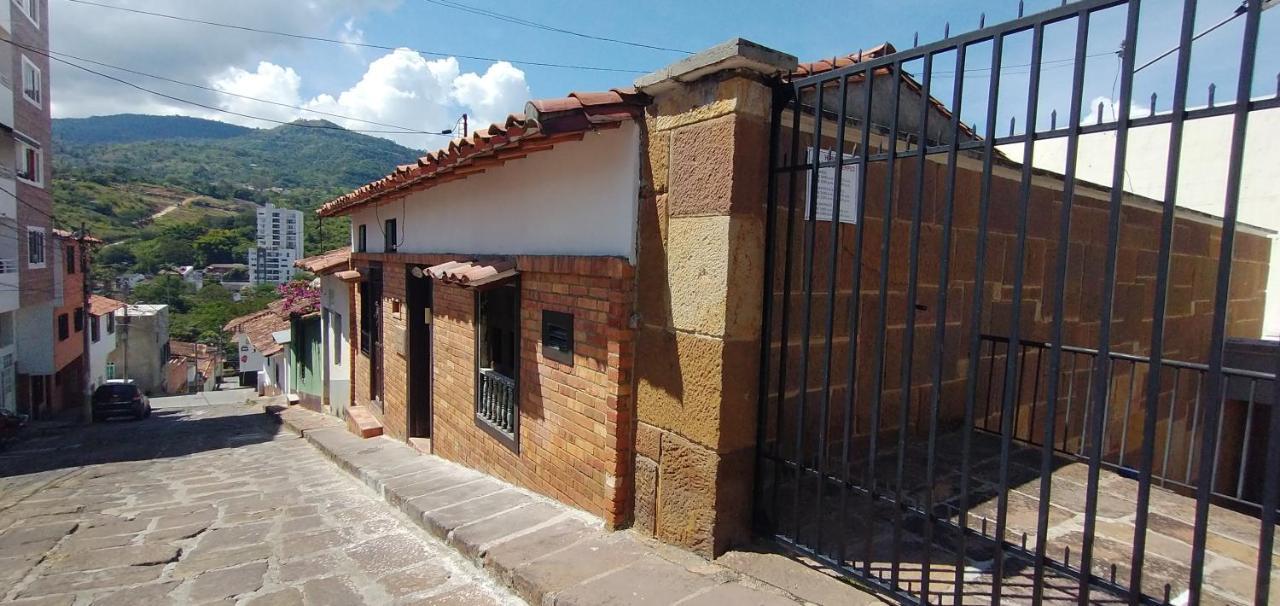 Santander Aleman Hostel 圣希尔 外观 照片