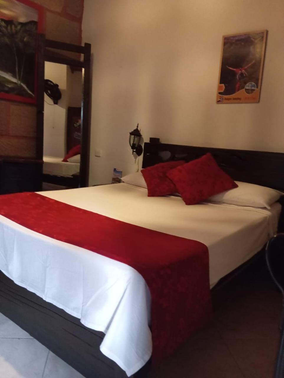 Santander Aleman Hostel 圣希尔 外观 照片