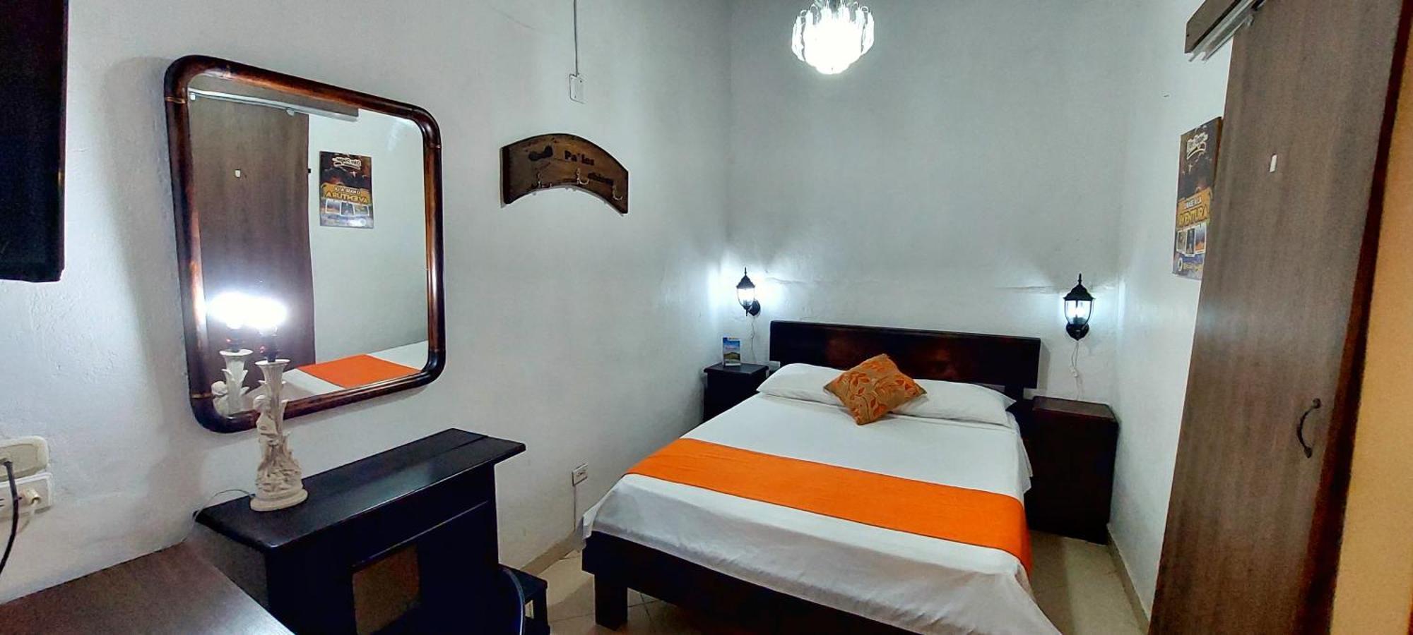 Santander Aleman Hostel 圣希尔 外观 照片