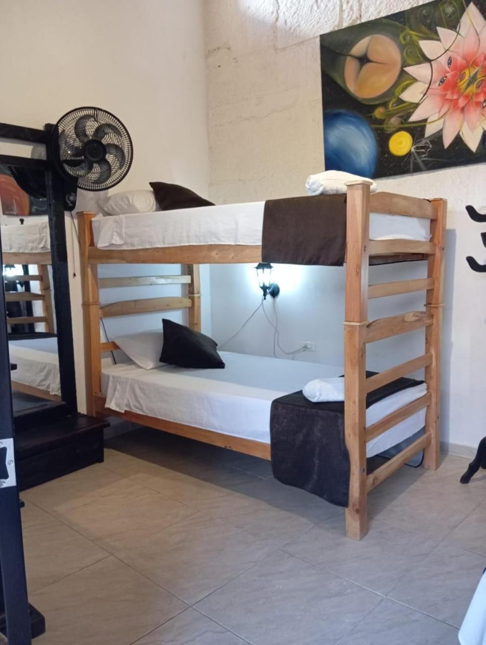 Santander Aleman Hostel 圣希尔 外观 照片