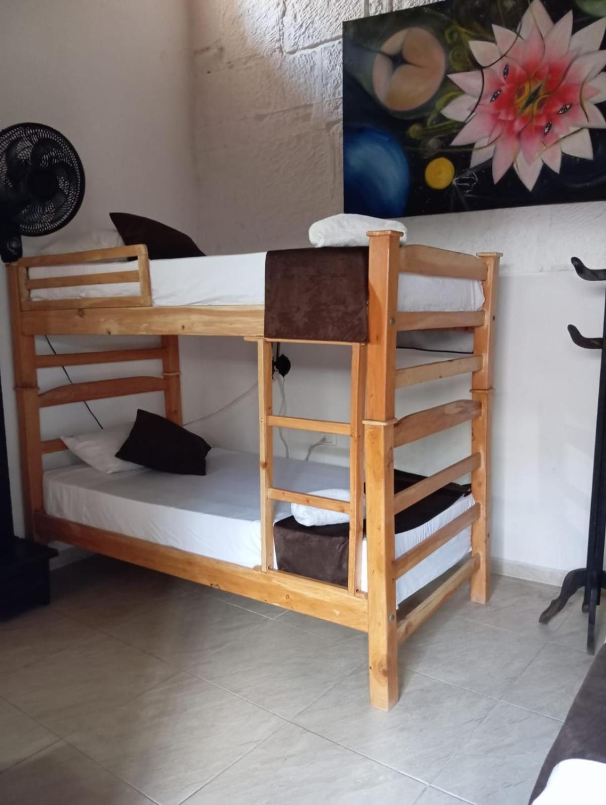 Santander Aleman Hostel 圣希尔 外观 照片